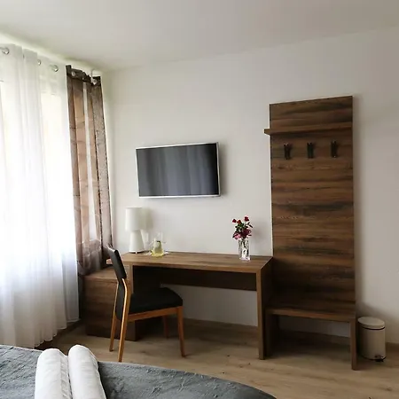 Pensión Gaestehaus Zeppelin 3*